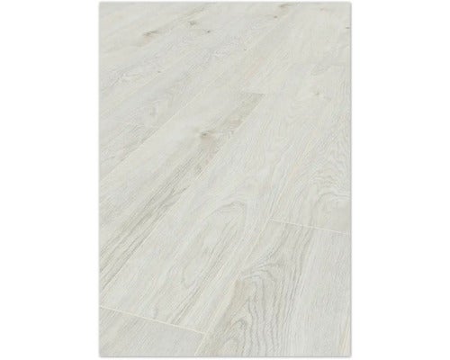 Heller Laminatboden mit Holzstruktur