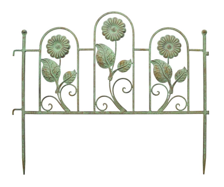 Gartenzaun aus Metall mit Blumenmuster