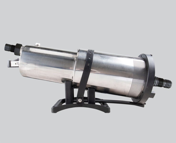 Tiefbrunnenpumpe aus Edelstahl mit Tragegriff