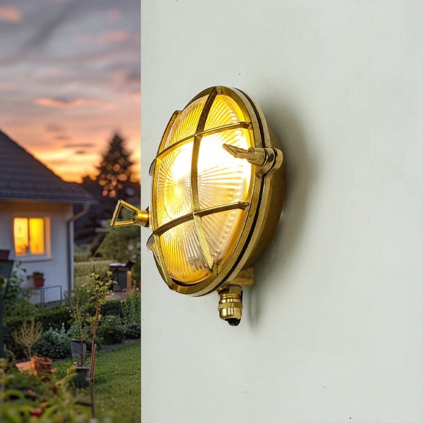 Marine-Wandleuchte aus Messing mit Schutzgitter