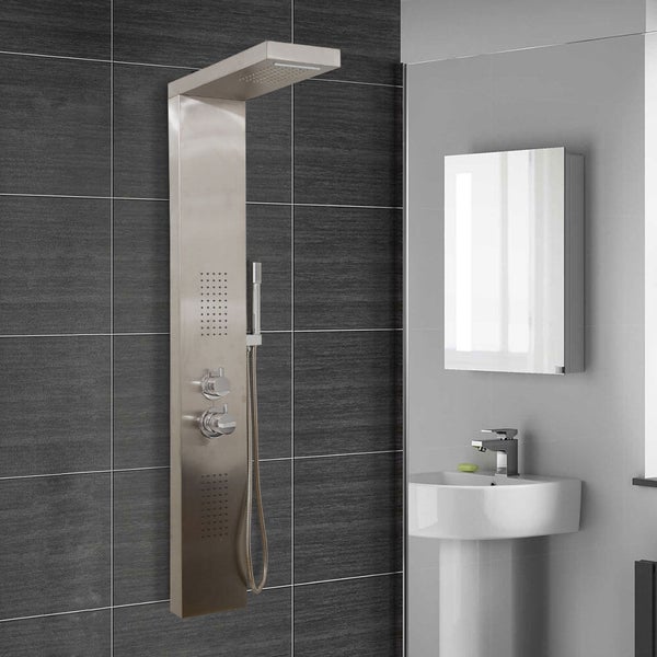 Edelstahl Duschpaneel mit Kopfbrause Handbrause und Massagedüsen in einem modernen Badezimmer.