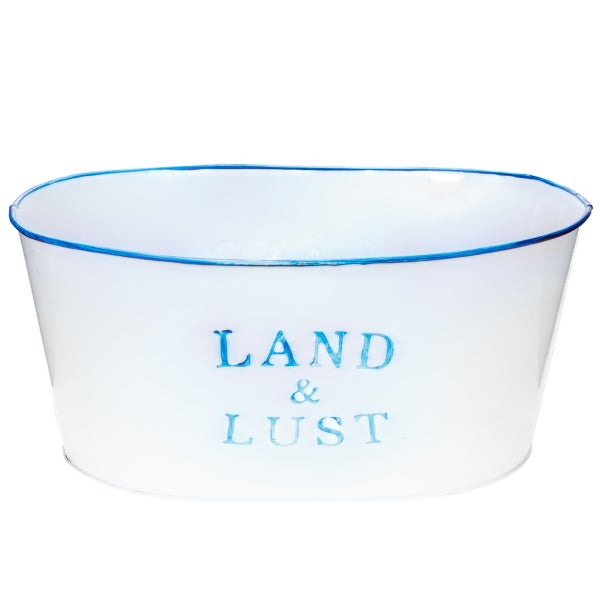 Ovale weiße Pflanzschale aus Metall mit blauem Rand und Aufschrift Land und Lust.