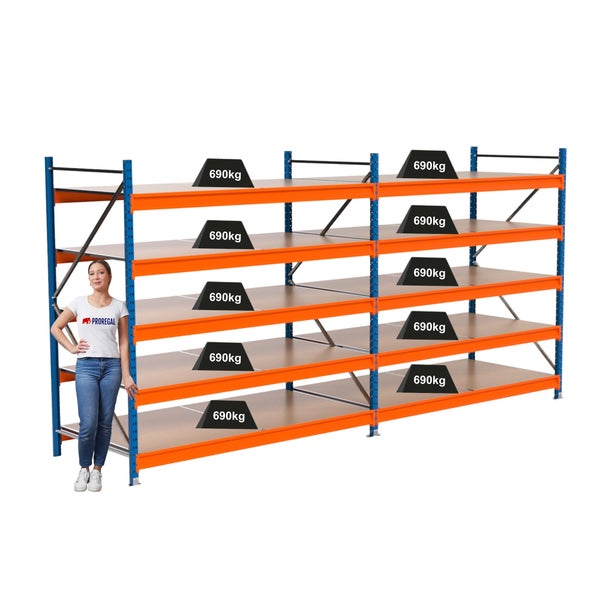 Lagerregal mit mehreren Ebenen und einer Traglast von 690 Kilogramm pro Ebene.