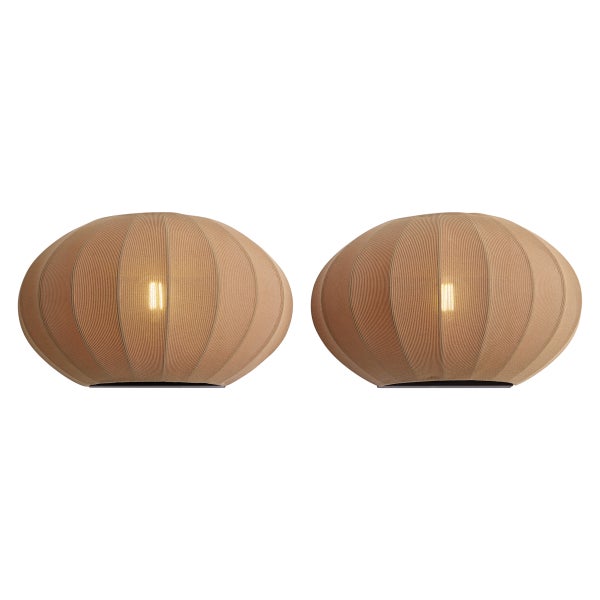 Zwei ovale Tischleuchten mit Textilschirm in Kugelform und integrierter LED Lichtquelle