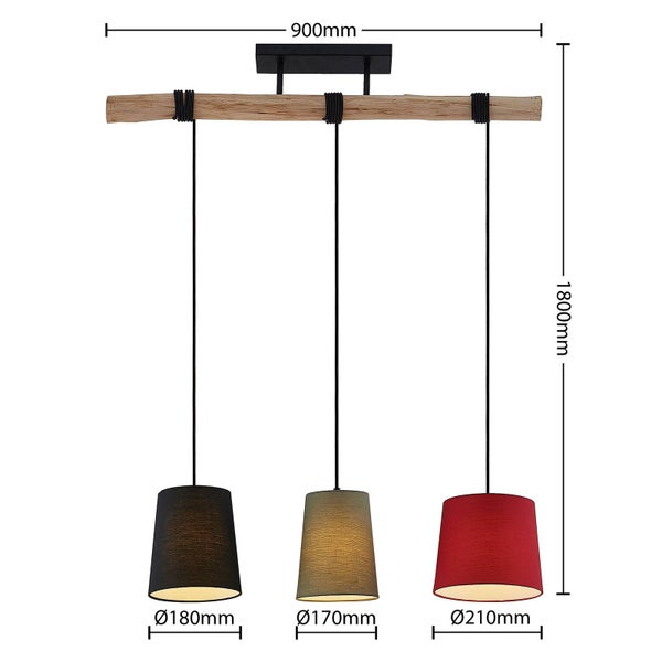 Hängelampe mit drei Lampenschirmen aus Stoff an einem Holzbalken