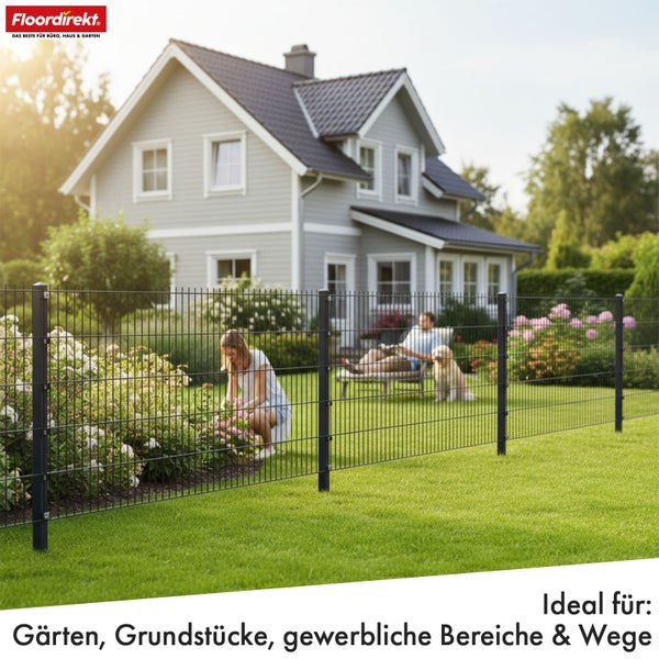 Drahtzaun im Garten mit Personen und Haus im Hintergrund