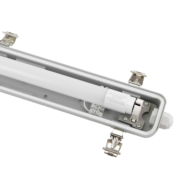 Feuchtraumwannenleuchte mit LED Leuchtmittel und Metallverschlüssen für die Deckenmontage.