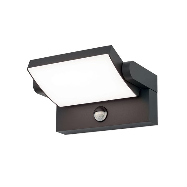 Moderne LED-Außenwandleuchte mit Bewegungsmelder und verstellbarem Lichtpanel.