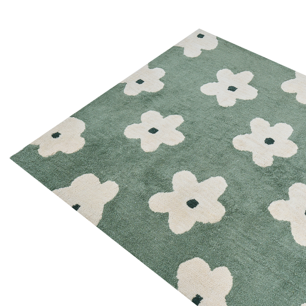 Hochflor-Teppich in Grün mit weißen Blumen, weiche Textur, rechteckig.