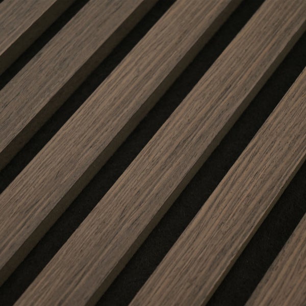 Wandpaneel mit Holzlamellen Optik in gerilltem Design