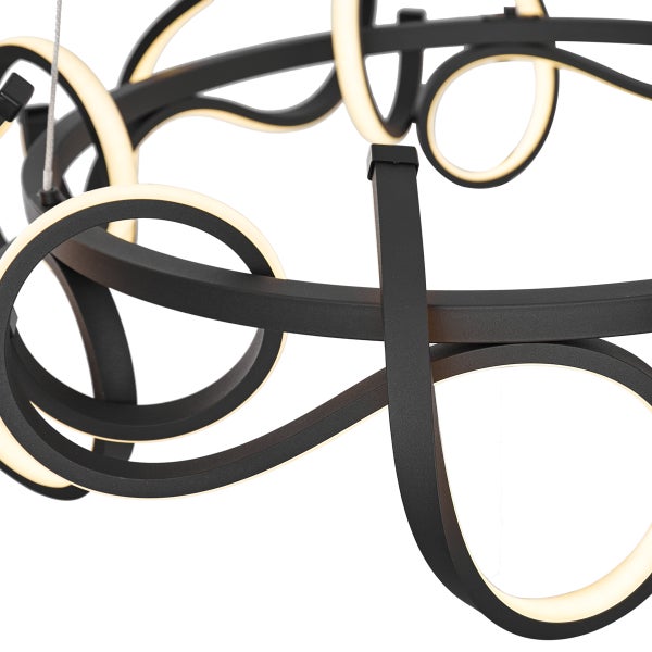 Detailansicht einer schwarzen LED Pendelleuchte mit geschwungenen Elementen für den Innenbereich