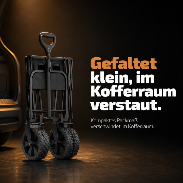 Zusammengeklappter schwarzer Bollerwagen mit großen Profilreifen und Handgriff, platzsparend verstaut neben einem Kofferraum.