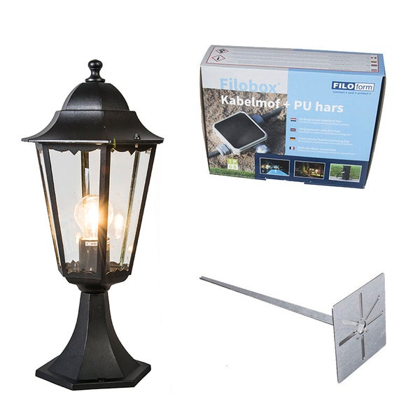 Set aus klassischer Wegeleuchte in Schwarz, Erdspieß aus Metall und Filobox Kabelverbindungset inklusive Polyurethan Harz.