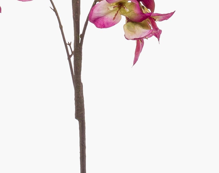 Künstlicher Blütenzweig mit rosa und grünen Blüten an einem braunen Stiel.