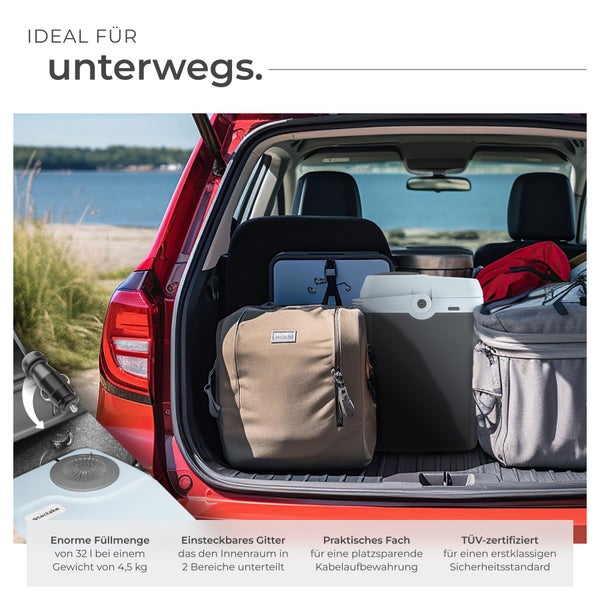 Elektrische Kühlbox mit 32 Liter Fassungsvermögen im Kofferraum eines Autos, inklusive 12 Volt Anschluss, Kabelfach und Trenngitter. TÜV zertifiziert.