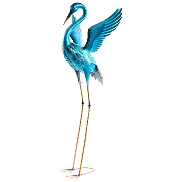 Blaue Gartenfigur Kranich aus Metall mit ausgebreiteten Flügeln.