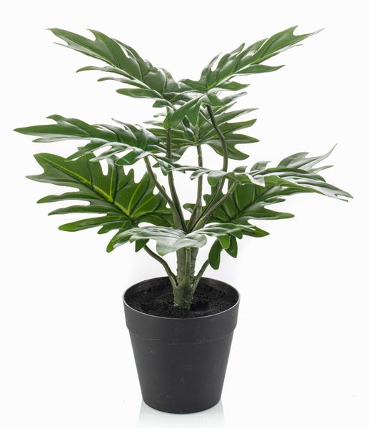 Detailansicht von großen, grünen, tief gelappten Blättern einer künstlichen Philodendron-Pflanze.