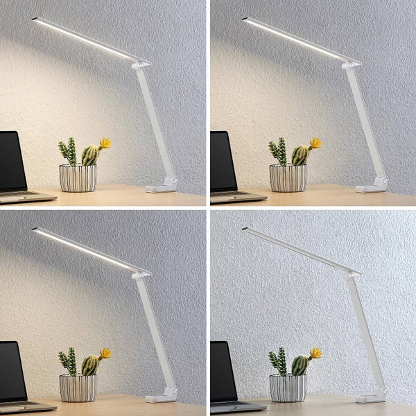 Moderne LED-Schreibtischleuchte mit verstellbarem Arm, dargestellt in vier verschiedenen Lichtfarben von Warmweiß bis Kaltweiß auf einem Holztisch.