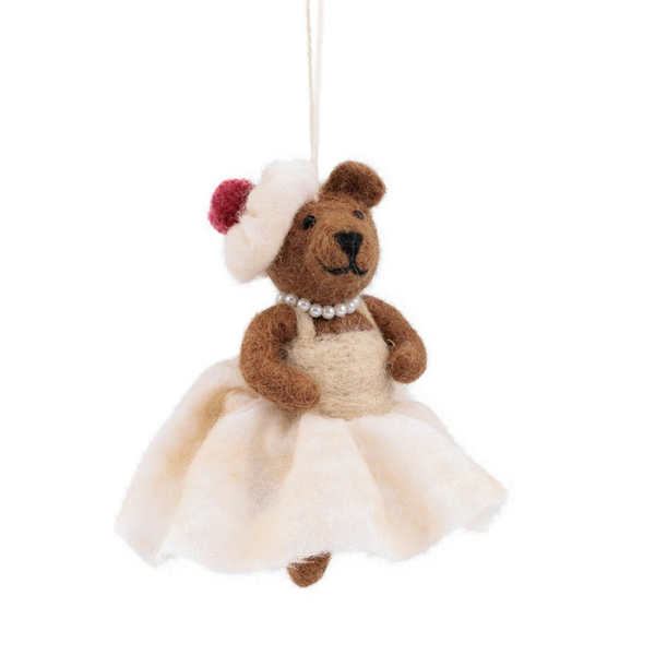 Teddybär als Christbaumschmuck mit Kleid, Baskenmütze und Perlenkette