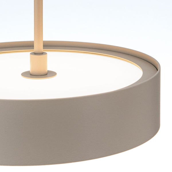 Moderne runde LED Pendelleuchte aus Metall mit flachem Design und Stabaufhängung