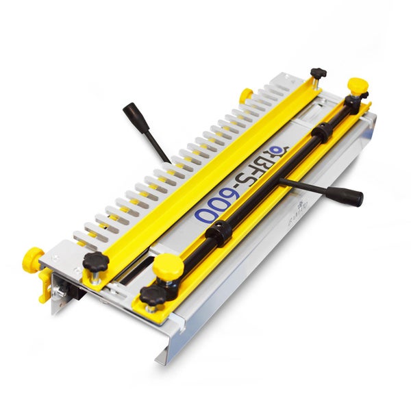 Bamato Zinkenfräsgerät BFS-600 aus Metall mit Spannvorrichtung und Schablone für Holzverbindungen.