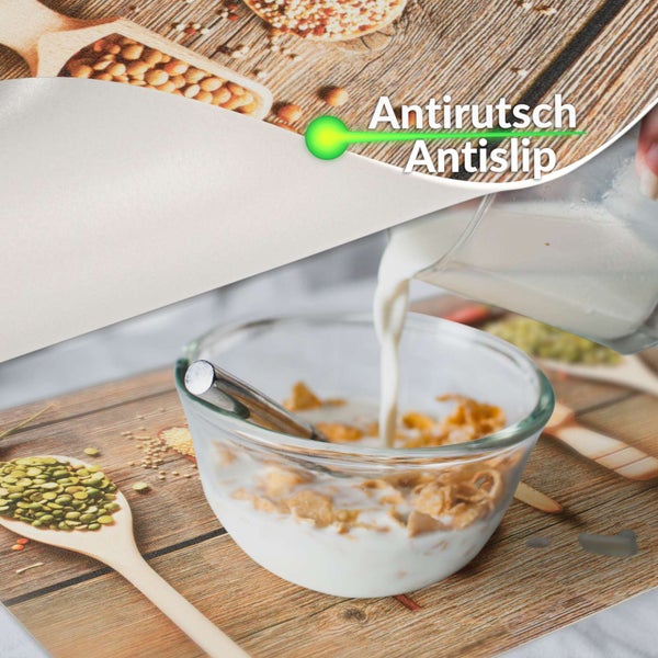Küchenmatte in Holzoptik mit rutschfester Unterseite, Abbildung einer Schale mit Müsli und Milch.