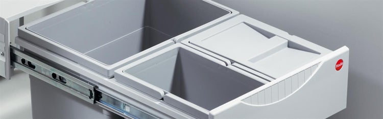 Hailo Mülltrennsystem für Schubladen mit Kunststoffbehältern, Metall-Auszugsschiene und Hailo Logo.