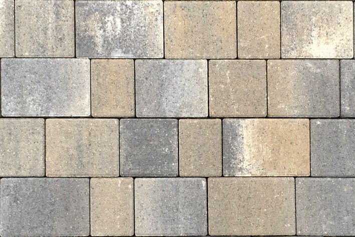 Betonpflaster in verschiedenen Formaten mit strukturierter Oberfläche in Grau-Beige nuanciert.