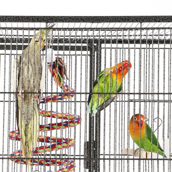 Vogelkäfig mit Nymphensittich und Rosenköpfchen sowie Spielzeug