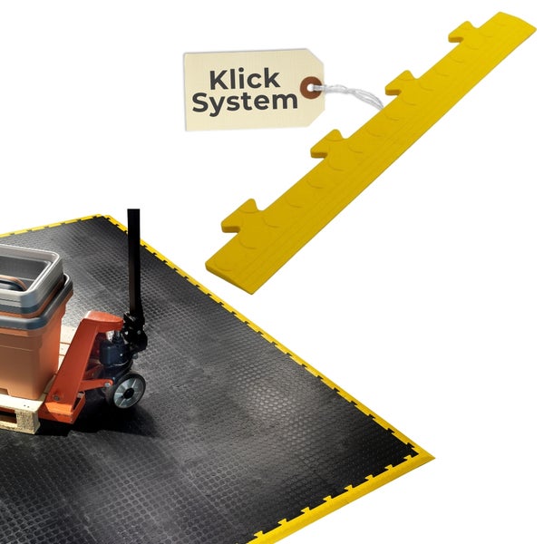 Gelbes Rampenprofil für Industrieboden mit Klick-System, Anwendungsbeispiel auf schwarzem Bodenbelag mit Hubwagen.
