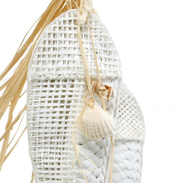 Dekoratives Windlicht aus Rattan mit Muscheldekoration