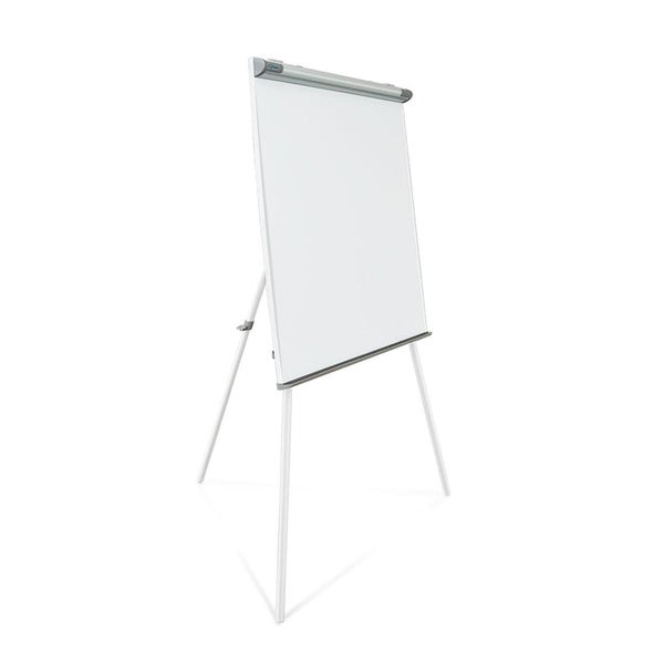 Flipchart auf Dreibeinstativ mit magnetischer Oberfläche und Ablageschale für Stifte.
