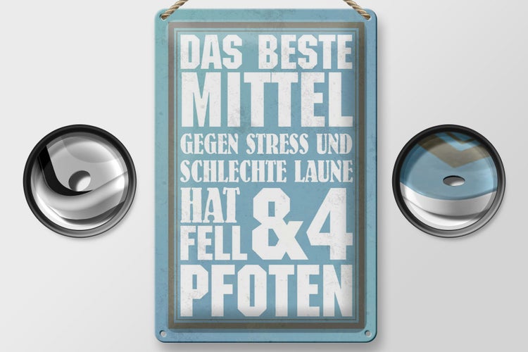 Dekoratives Schild mit dem Spruch 'Das beste Mittel gegen Stress und schlechte Laune hat Fell und vier Pfoten'
