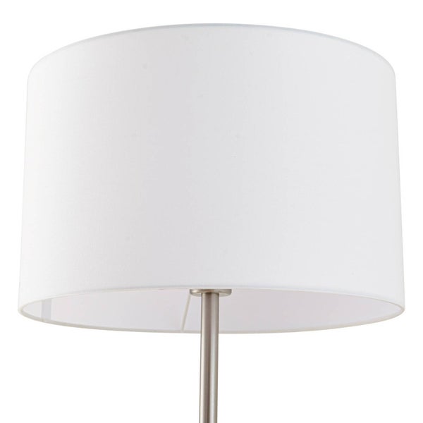 Nahaufnahme einer Stehlampe mit Stoffschirm