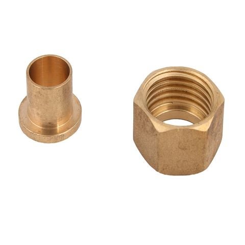 Klemmringverschraubung aus Messing bestehend aus Überwurfmutter und Stützhülse.