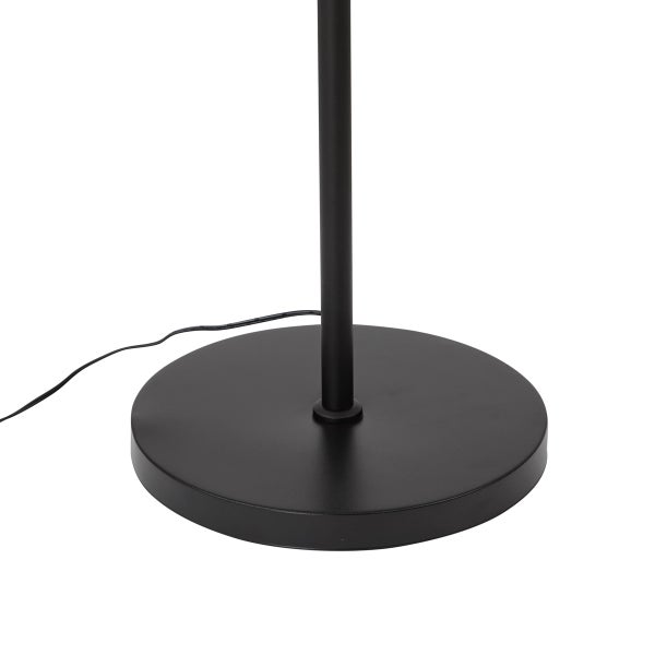 Runder schwarzer Standfuß einer Stehleuchte aus Metall inklusive Stromkabel.
