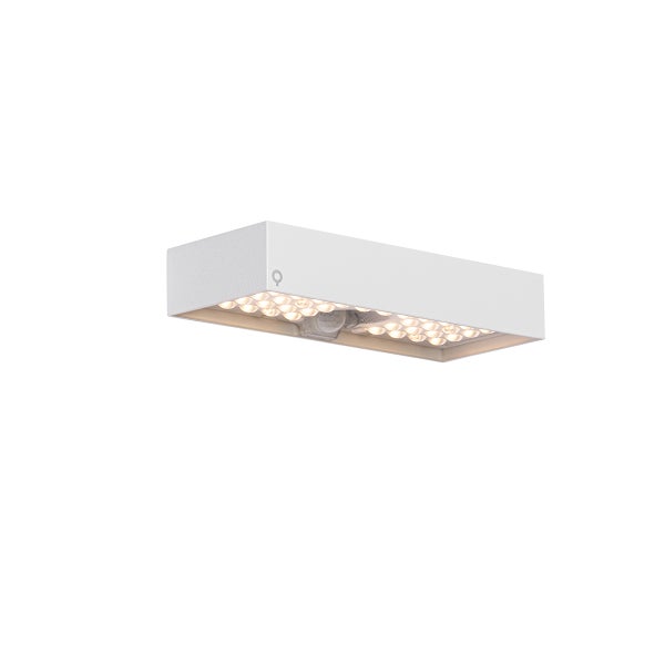 Rechteckige LED-Außenleuchte mit Bewegungsmelder und mehreren Lichtquellen.