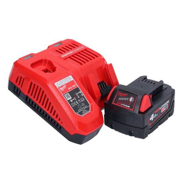 Milwaukee Schnellladegerät M12-18FC und Milwaukee M18 REDLITHIUM Akku mit 4,0 Amperestunden.