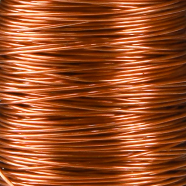 Kupferdraht aufgewickelt, glänzender Metalldraht für Bastelarbeiten und Dekorationen.