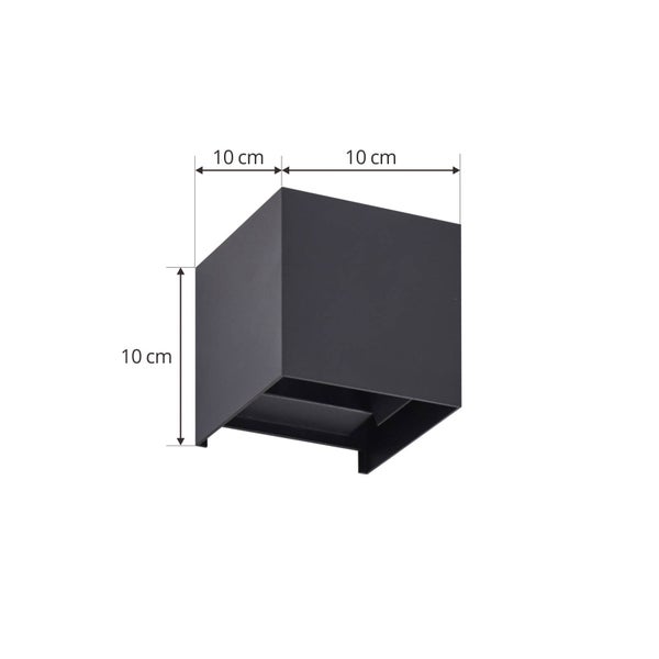 Schwarze Wandleuchte in Würfelform mit den Abmessungen 10 Zentimeter Höhe, 10 Zentimeter Breite und 10 Zentimeter Tiefe.