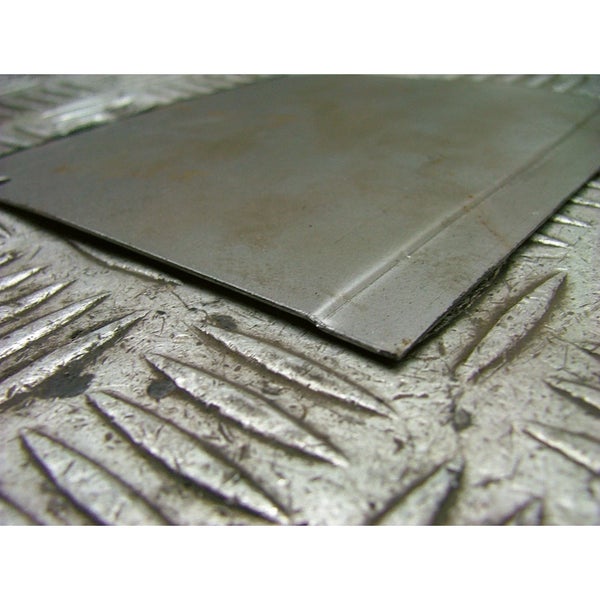 Metallplatte auf Riffelblech