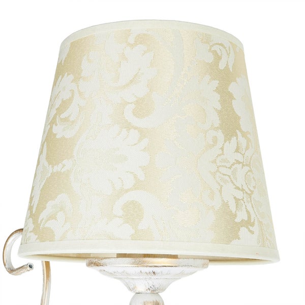 Dekorative Tischleuchte mit gemustertem Lampenschirm.