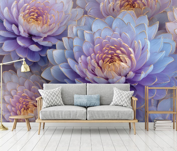 Dekoratives Wohnzimmer mit blumiger Fototapete, Sofa, Tischlampe und Beistelltisch