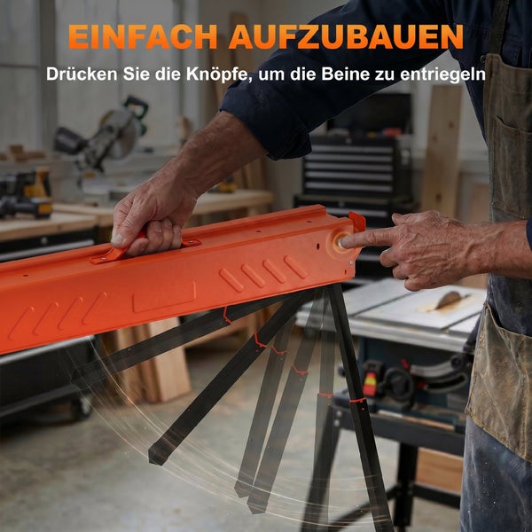 Handwerker klappt Beine eines klappbaren Arbeitsbocks aus, indem er einen Entriegelungsknopf drückt.