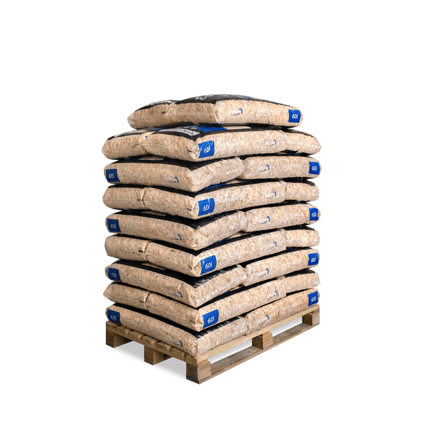 Hackschnitzel auf Palette gestapelt, mehrere Säcke mit jeweils 60 Liter Inhalt.