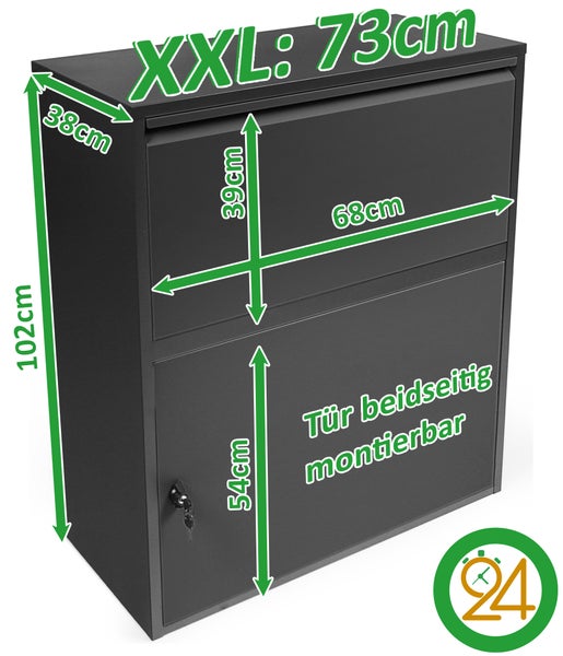 Zwei Zimmerpflanzen auf Holzsockeln im Innenbereich