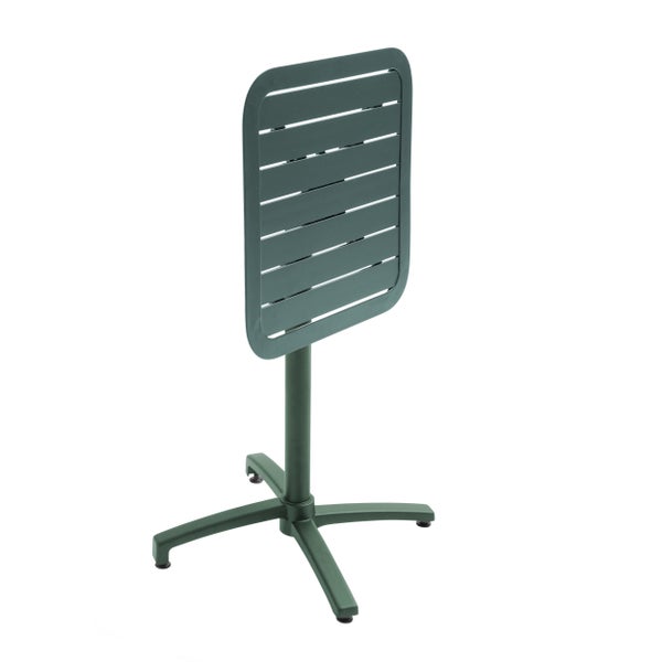 Klappbarer Bistrotisch aus Aluminium mit grüner Lattenoberfläche und Mittelfuß.