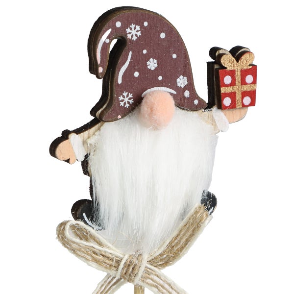 Dekorativer Weihnachtswichtel mit Geschenk