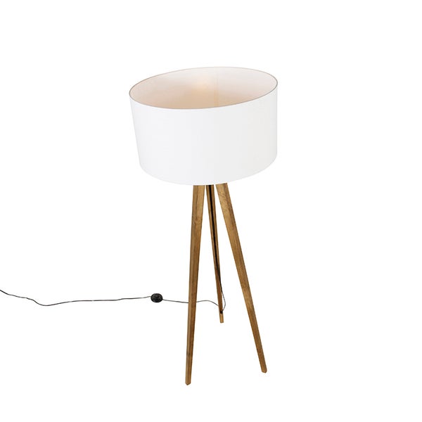 Stehleuchte mit dreibeinigem Holzfuß und weißem Lampenschirm