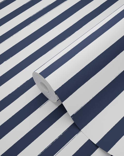 Tapetenrolle mit Streifenmuster